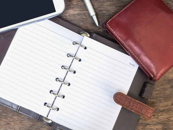 Lederen persoonlijke organisator, mobiele telefoon, portemonnee — Stockfoto