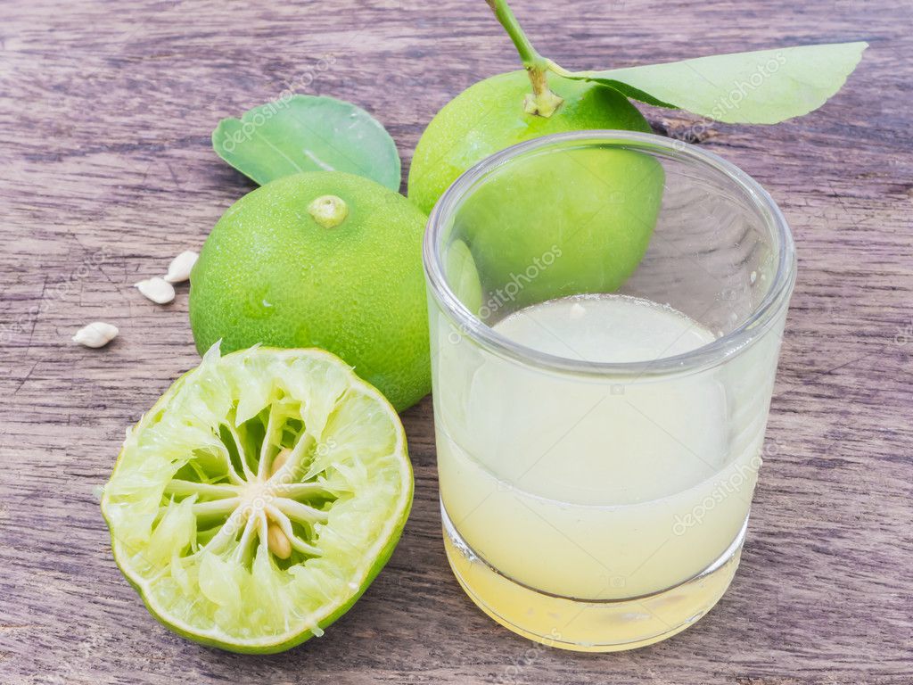 Limonnyj Sok S Narezannym Limonom Stokovoe Foto C P Kanchana Limonnyj Sok S Narezannym Limonom Stokovoe Foto C P Kanchana