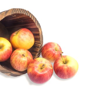 Kırmızı elma ve tahta kürek