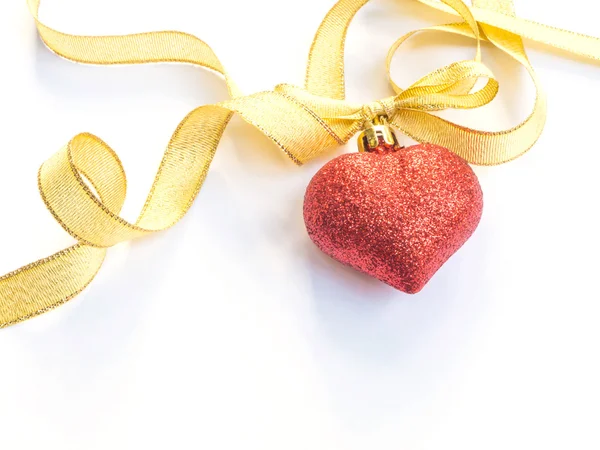 Bola de decoración de Navidad con cinta de oro —  Fotos de Stock