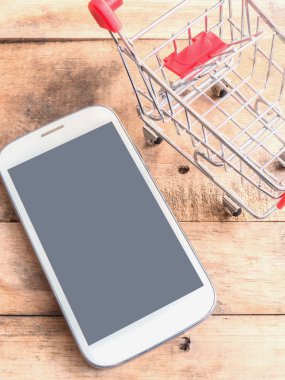 cep telefonu ve küçük alışveriş sepeti