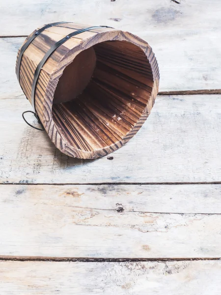 Пустая деревянная бочка или ведро — стоковое фото