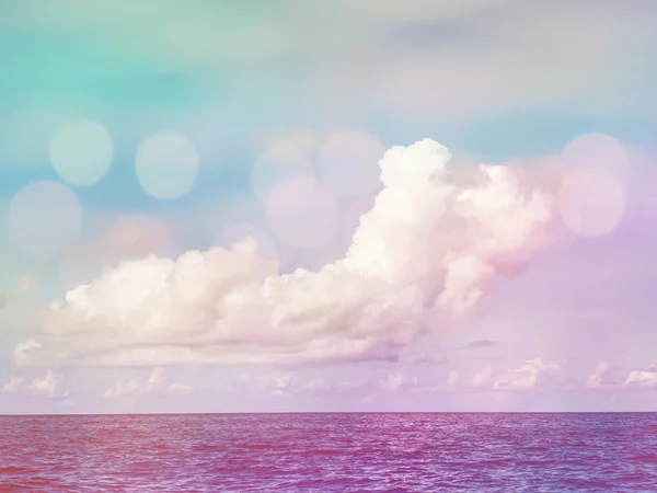 Palmera y cielo azul — Foto de Stock
