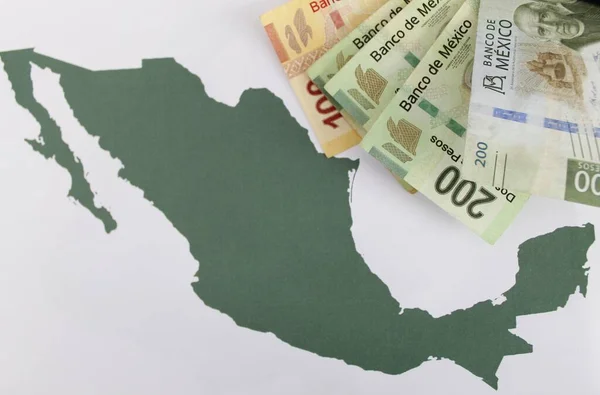 Mexikanische Banknoten Verschiedener Stückelung Und Grüne Karte Des Mexikanischen Territoriums — Stockfoto