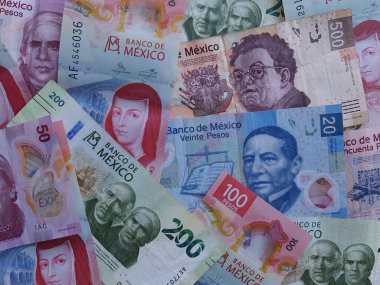 Farklı değerlerde düzensiz Meksika banknotları