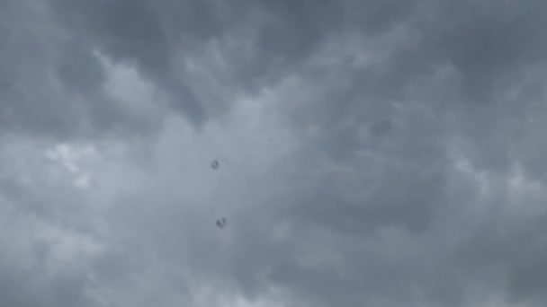 Cielo Gris Nublado Con Lluvia Durante Una Tarde Verano — Vídeo de stock