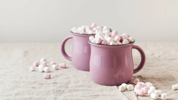 Cocoa Marshmallows Mugs Retro Style Linen Tablecloth Copy Space High — Stock Photo, Image