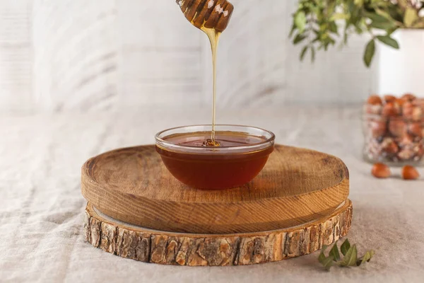 Brown Honey Glass Bowl Rustic Wooden Plate Copy Space High — Stock Photo, Image