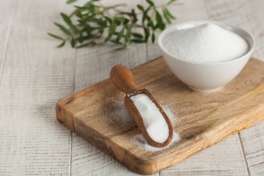 Tahta kaşıkta doğal tatlandırıcı. Şekerin yerine. Eritritol!