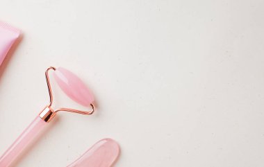 Pembe yeşim taşı. Evde yüz bakımı, alternatif tıp. Boşluğu kopyala.