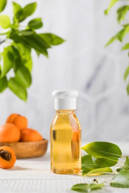 Kayısı özlü sıvı kozmetik ürünü. Kayısı ile duş jeli.