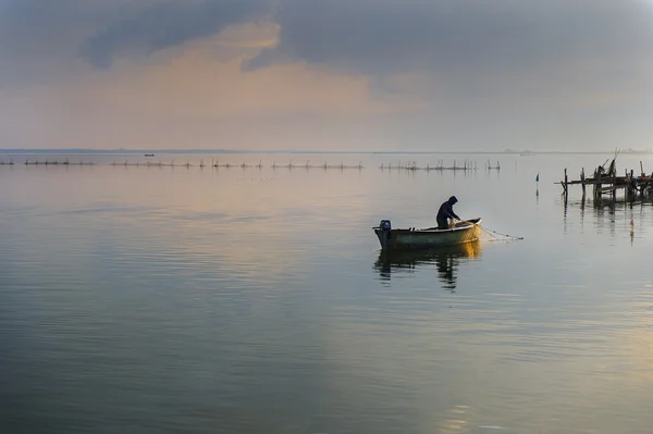 A fisherman during a fishing excursion — Stock Photo, Image