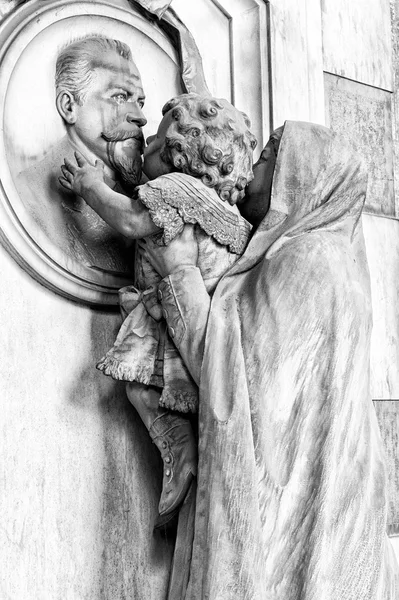 Estatuas de mármol en el cementerio — Foto de Stock
