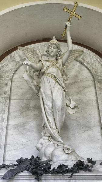 Statue in marmo nel cimitero Immagine Stock