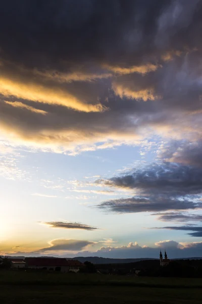 Cielo drammatico con nuvole — Foto Stock
