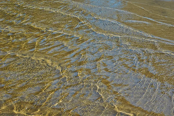 Waves on a sandy beach. — Stock Photo, Image