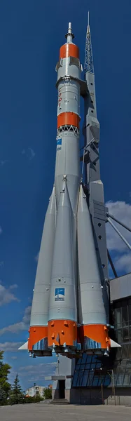 火箭为"联盟号"太空博物馆外面. — 图库照片