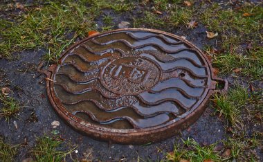 Dökme demir rögar yeraltı kuyudan .