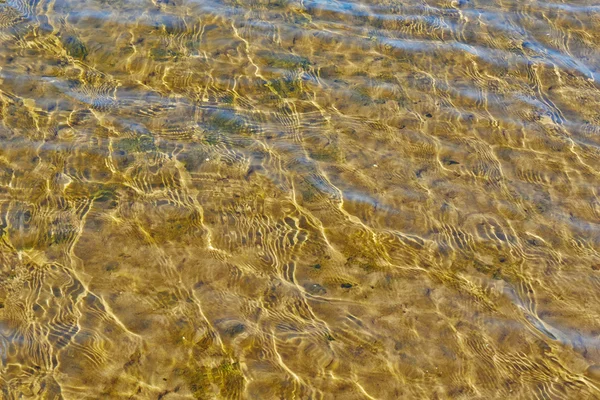 Olas en una playa de arena —  Fotos de Stock