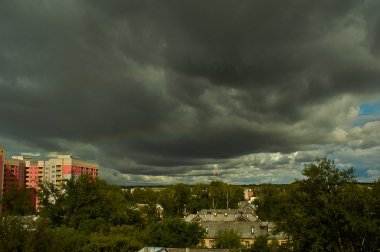 Siyah bulutlar fırtına öncesi sessizlik.