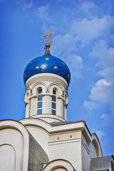 Orthodox church in the old park. — Stock Photo, Image