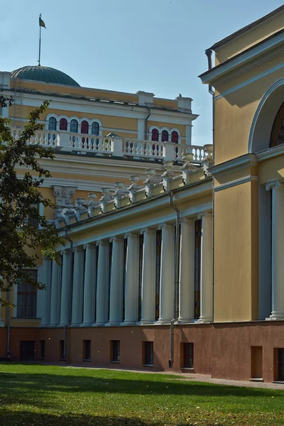 Palacio del antiguo parque . —  Fotos de Stock