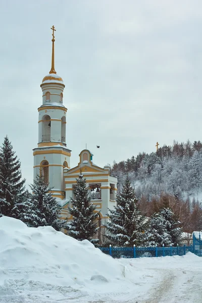 Orthodox church in the old park. — Stock Photo, Image