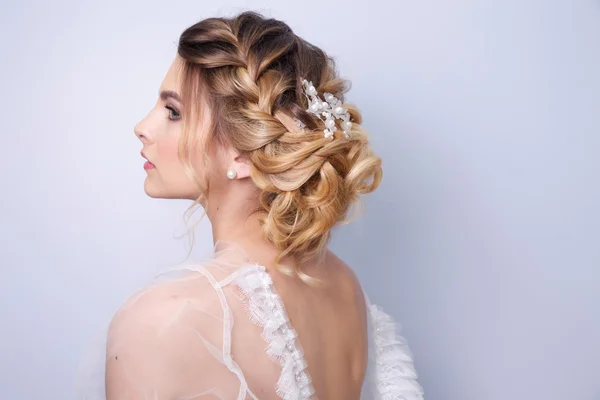 Summer Wedding Hairstyles Ideas For Modern Brides [2023 Guide]