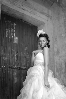 Güzel esmer gelin siyah beyaz fotoğraf