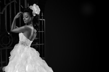 Güzel esmer gelin siyah beyaz fotoğraf