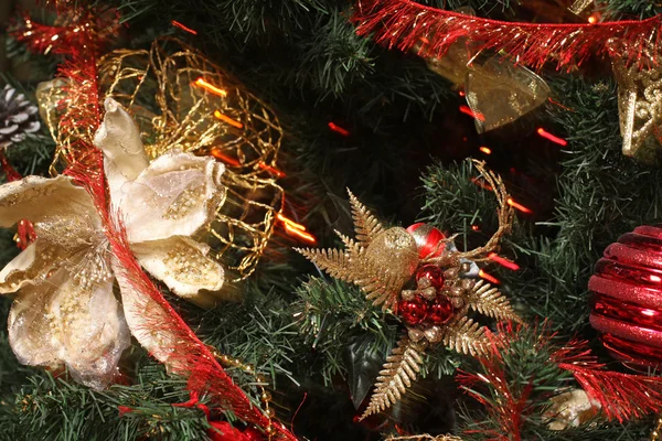 Julebakgrunn med gran-tre-leker nyttår – stockfoto