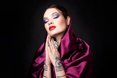 Mehdi hijab içinde güzel bir kadınla oryantal tarzı