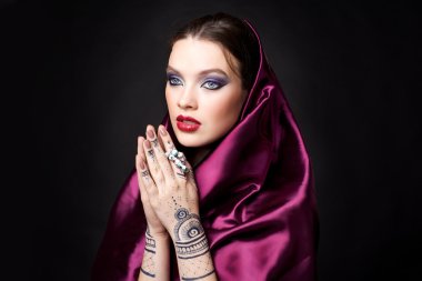 Mehdi hijab içinde güzel bir kadınla oryantal tarzı