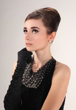 retro tarzı güzel bir genç kadın