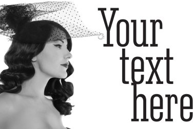 Retro siyah beyaz portre üzerinde beyaz background.copy alanı izole vintage saç modeli ile esmer kadın.