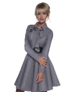 retro tarzı güzel bir sarışın portresi