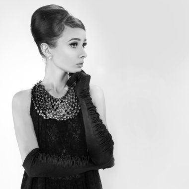 retro tarzı güzel genç kadın. kopya alanı.