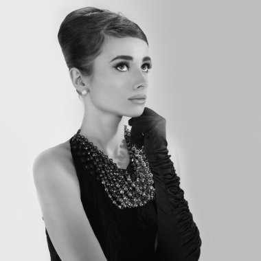 retro tarzı güzel genç kadın. kopya alanı.