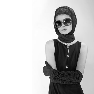 retro tarzı güzel genç kadın. kopya alanı.