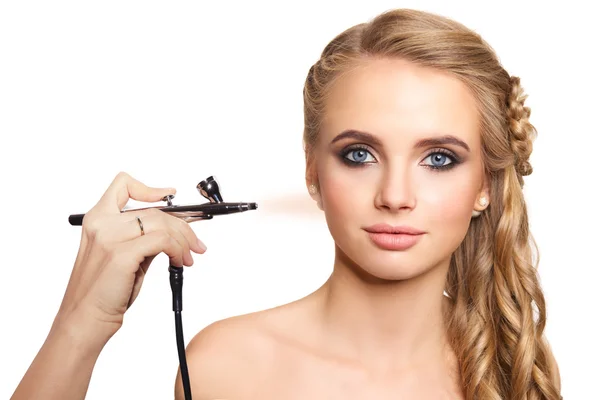 güzel, genç, sarışın bir kadın portresi