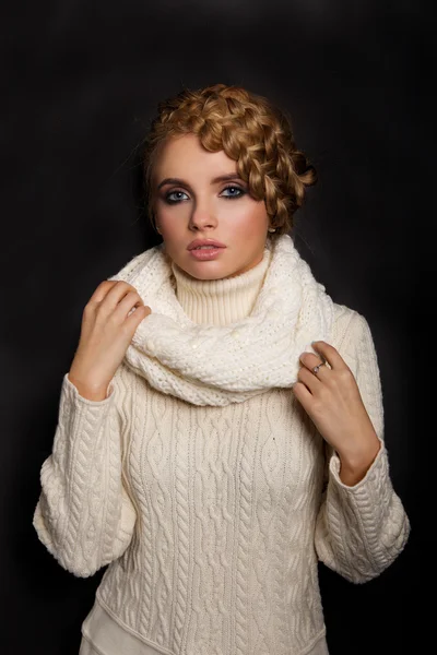 아름 다운 젊은 금발 여자의 초상화 — 스톡 사진