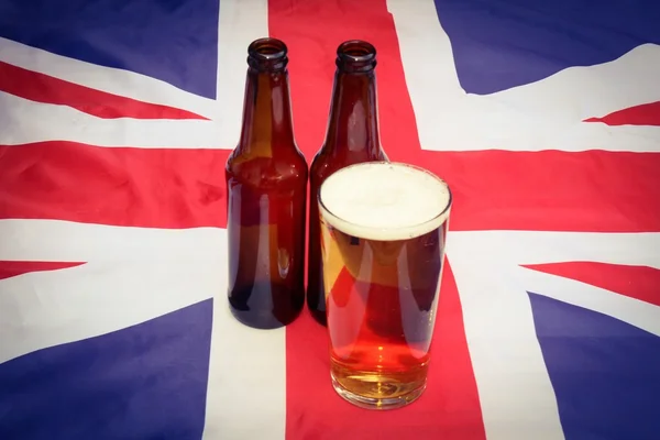 Büyük İngiliz bira bardağı — Stok fotoğraf