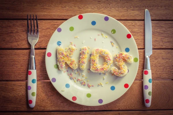 çocuklar parti yemek