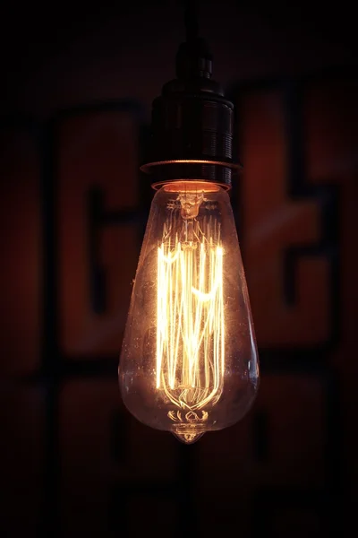 Vintage verlichte gloeilamp — Stockfoto