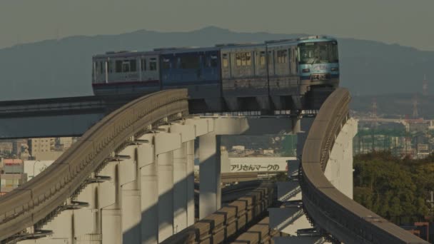 Monorail i Osaka stad, Japan. — Stockvideo