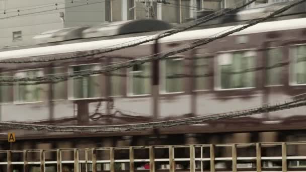 Ponte de cruzamento de trens em Osaka, Japão. — Vídeo de Stock