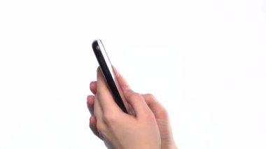 Siyah beyaz smartphone kullanarak eller ve Touch