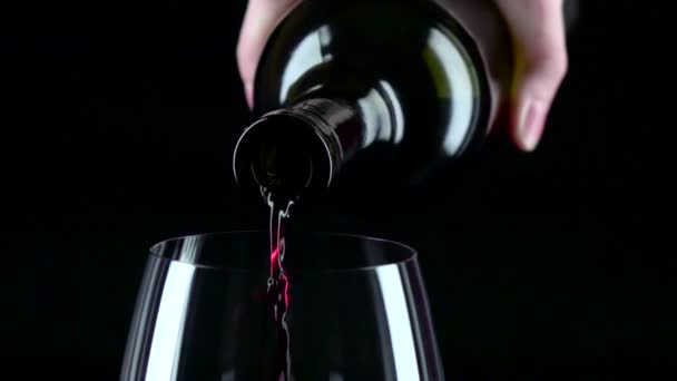 Red wine glass, black, silhouette, slowmotion, closeup — Stock Video