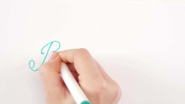 Рука жінки, що пише мету можлива на папері — стокове відео