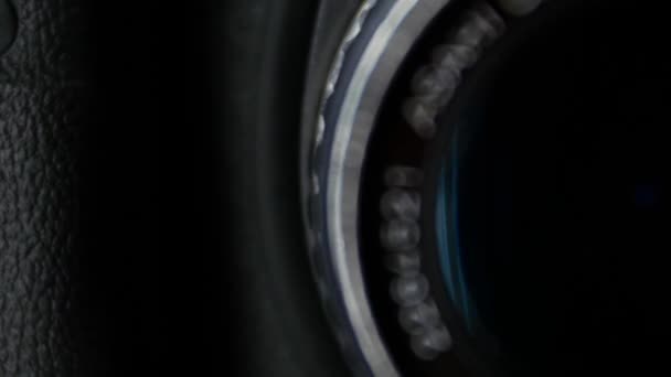 Diaphragm of camera lens aperture, cam moves to the left, close up — Stock Video